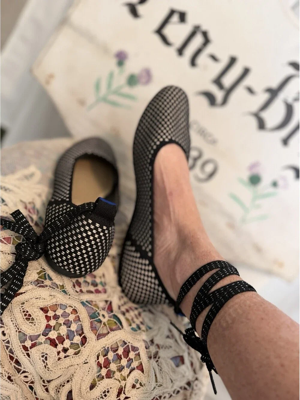 Rothy’s The Square Wrap Noir Women’s Size 10 Black/Ivory 102-009-Fun Ankle Laces